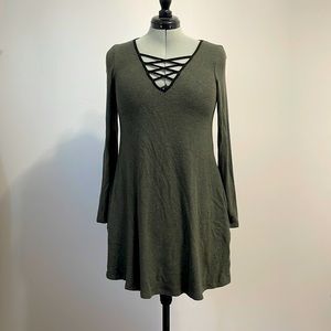 Super Soft Green Mid-length Dress with Pockets. Iz Byer Dress